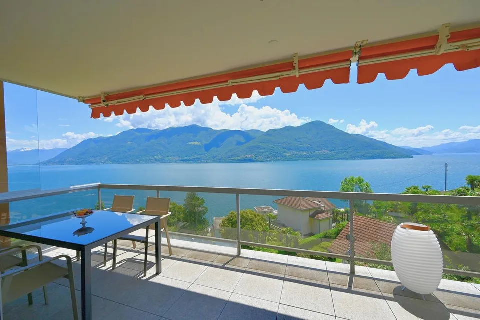 Ihre Ferienresidenz am Lago Maggiore, wo das Blau niemals endet