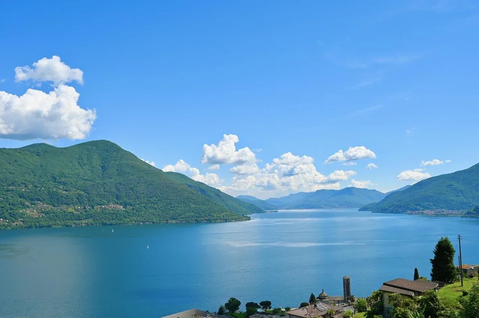 Ihre Ferienresidenz am Lago Maggiore, wo das Blau niemals endet