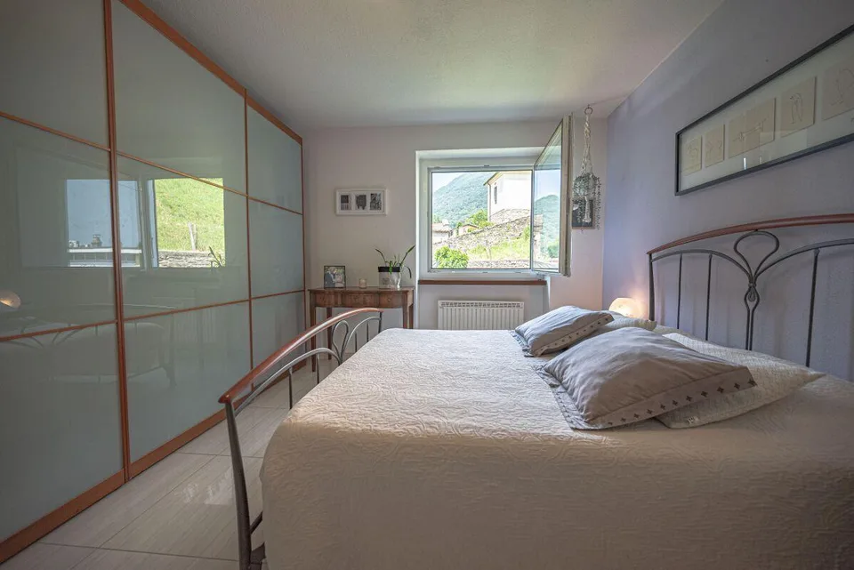 Wunderschönes Einfamilienhaus mit der Möglichkeit, es in zwei Wohnungen aufzuteilen, umgeben von Natur – Foto 10 von 16
