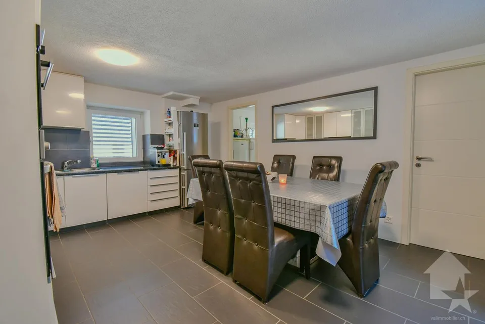 Grande casa familiare con appartamento annesso a Dorénaz