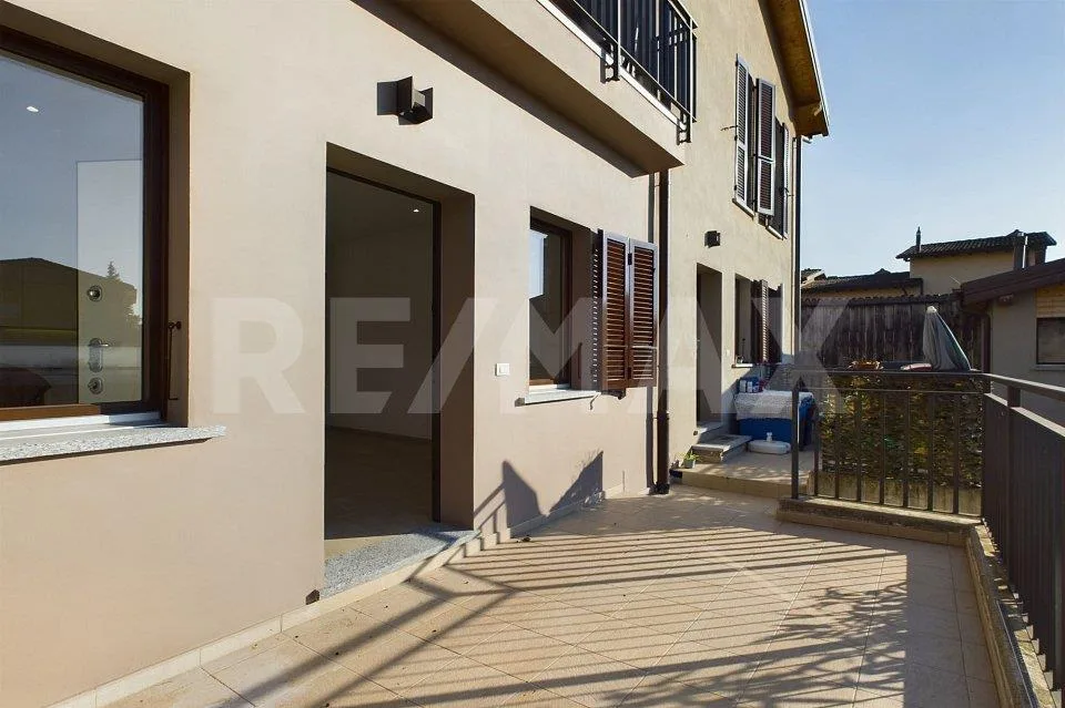 Renovated 3-room apartment with terrace and open view
