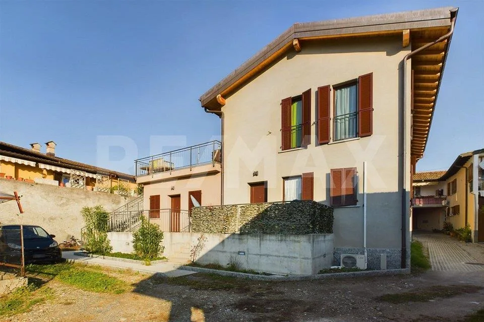Renovated 3-room apartment with terrace and open view