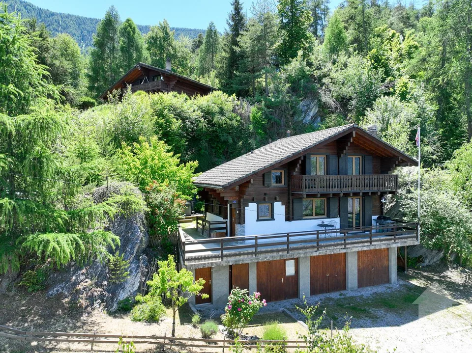 Magnifico chalet di carattere situato nei mayens di Saxon
