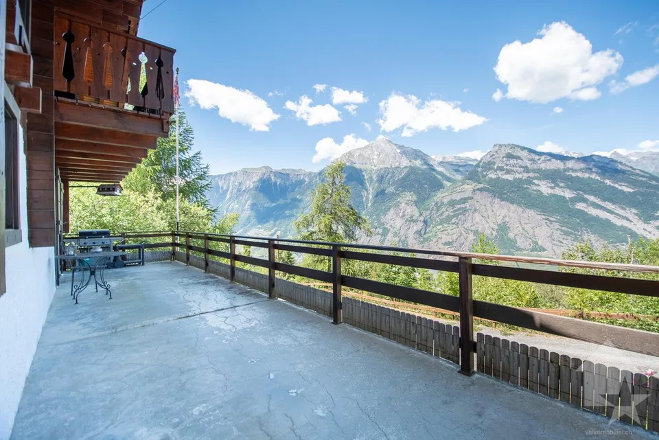 Magnifico chalet di carattere situato nei mayens di Saxon