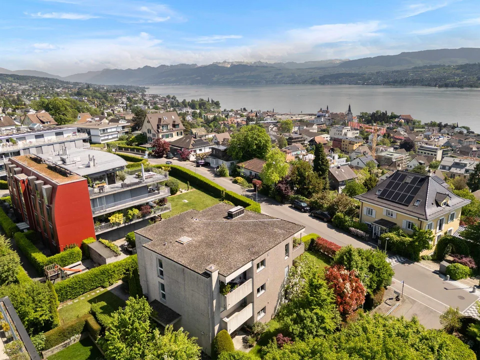 Charmante 5.5-Zimmer-Dachwohnung mit Seeblick in Meilen – foto 10 di 11