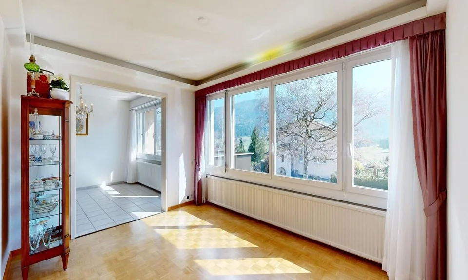 Affascinante casa indipendente di 5,5 locali con molto potenziale
