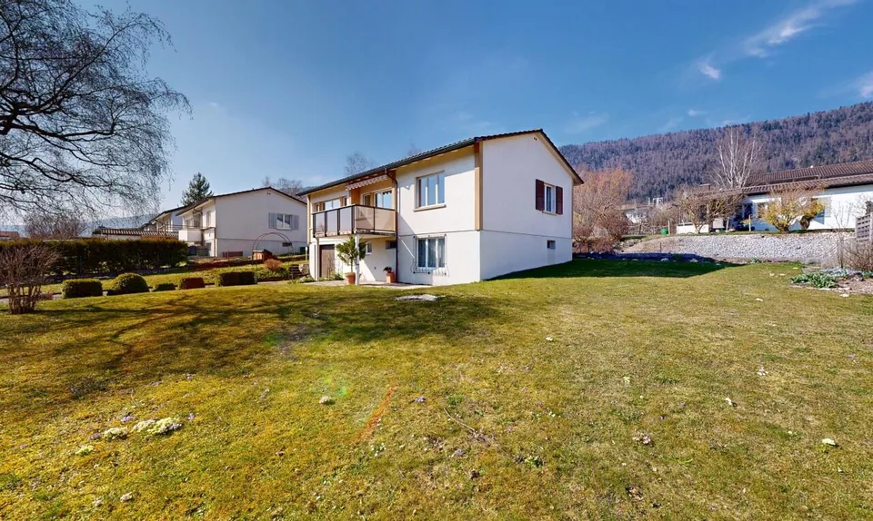 Affascinante casa indipendente di 5,5 locali con molto potenziale