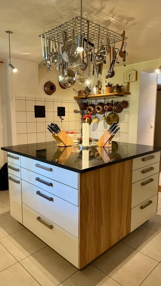 Casa a travi meravigliosa con laboratorio e riserva di terreno edificabile