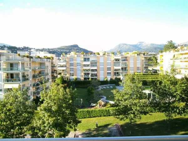 Lugano: Dachwohnung 3.5 Zimmer