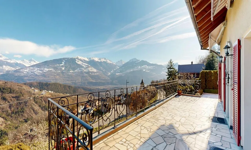 Villa individuelle - vue imprenable et studio indépendant à Daillon