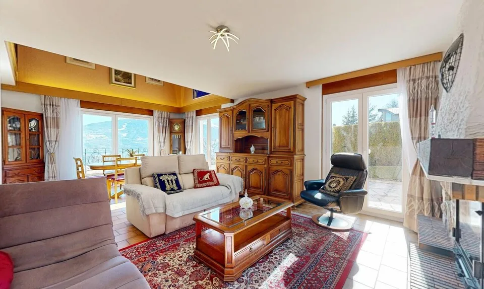 Individual villa - breathtaking view and independent studio in Daillon