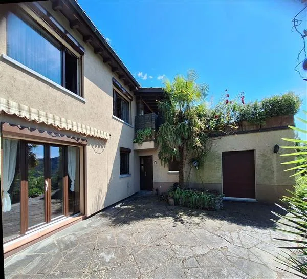 Carabbia: Maison unifamiliale 7,5 pièces