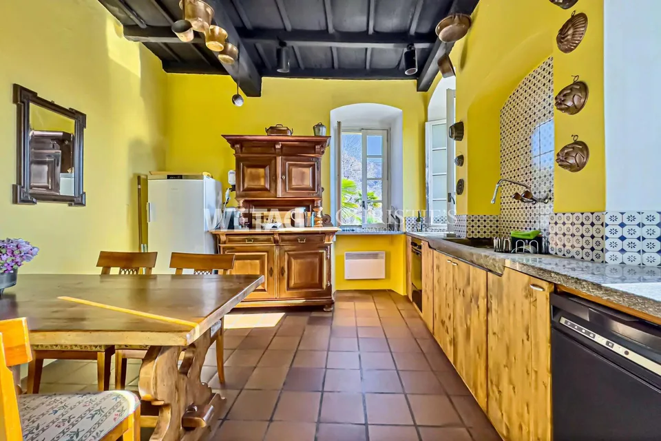 Lugano-Comano: "Casa Cappellanica di San Carlo", una storica casa del XVII secolo in affitto