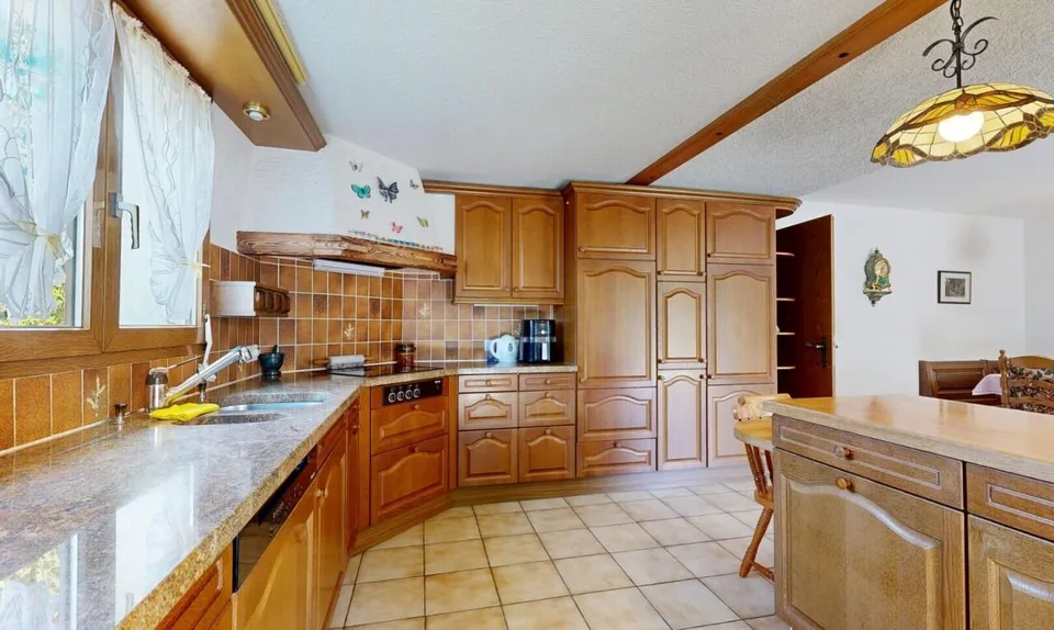 Grosszügiges Zuhause mit Werkstatt/Atelier und sonnigem Garten