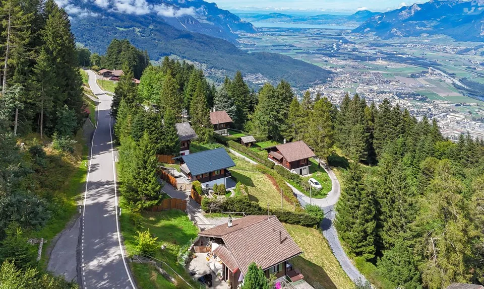 Magnificent renovated chalet with studio - Sale to foreigners possible