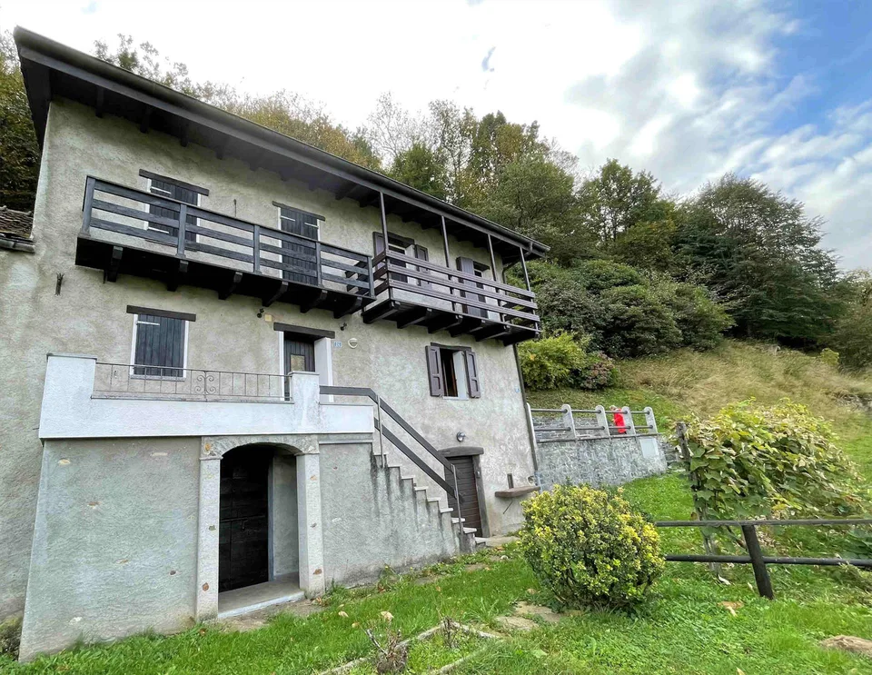 Rustikales Anwesen mit sehr guter Renovierung und atemberaubendem Panoramablick