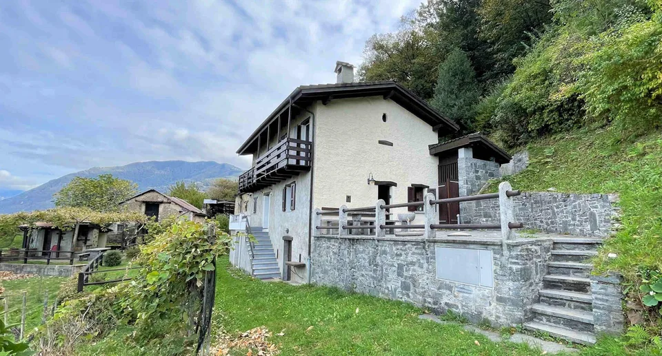 Rustico molto ben ristrutturato con stupenda vista panoramica