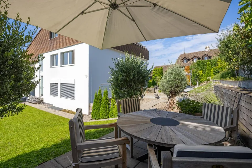 Attraktive 3.5-Zimmer-Wohnung mit Gartenidylle in Herrliberg