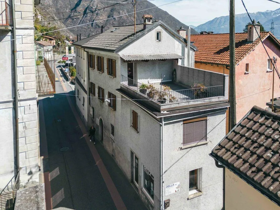 ZU VERKAUFEN IN VERSCIO - EINFAMILIENHAUS IN DER ALTSTADT