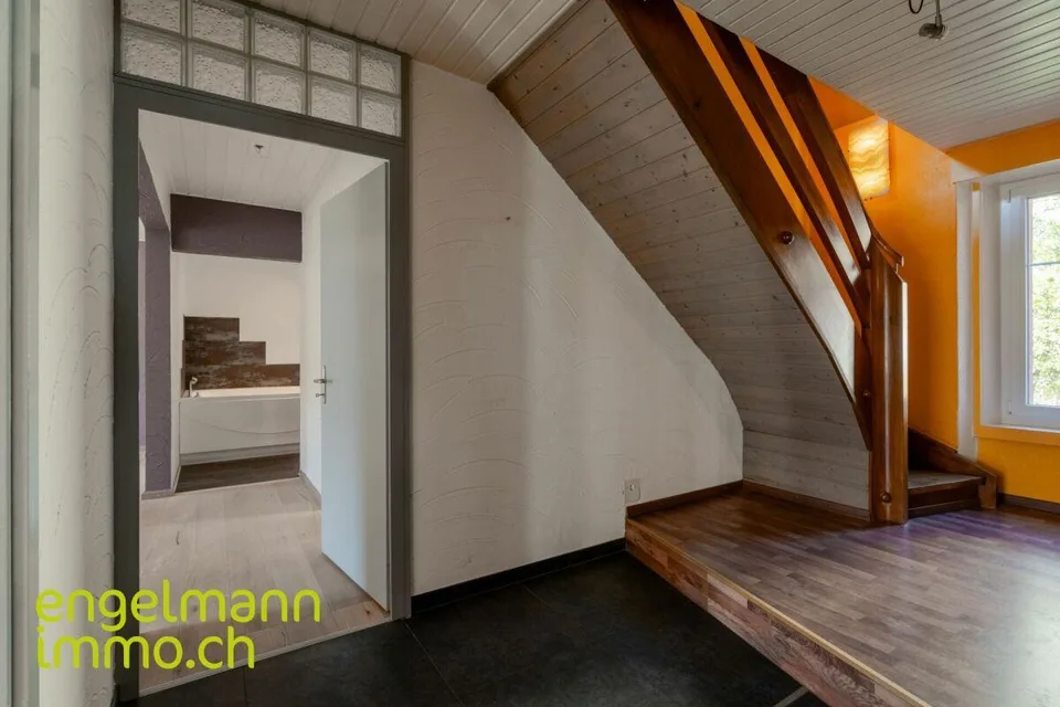 Spacieux appartement en duplex de 8.5 pièces / Grosse 8.5-Zimmer Duplexwohnung – Foto 11 von 16