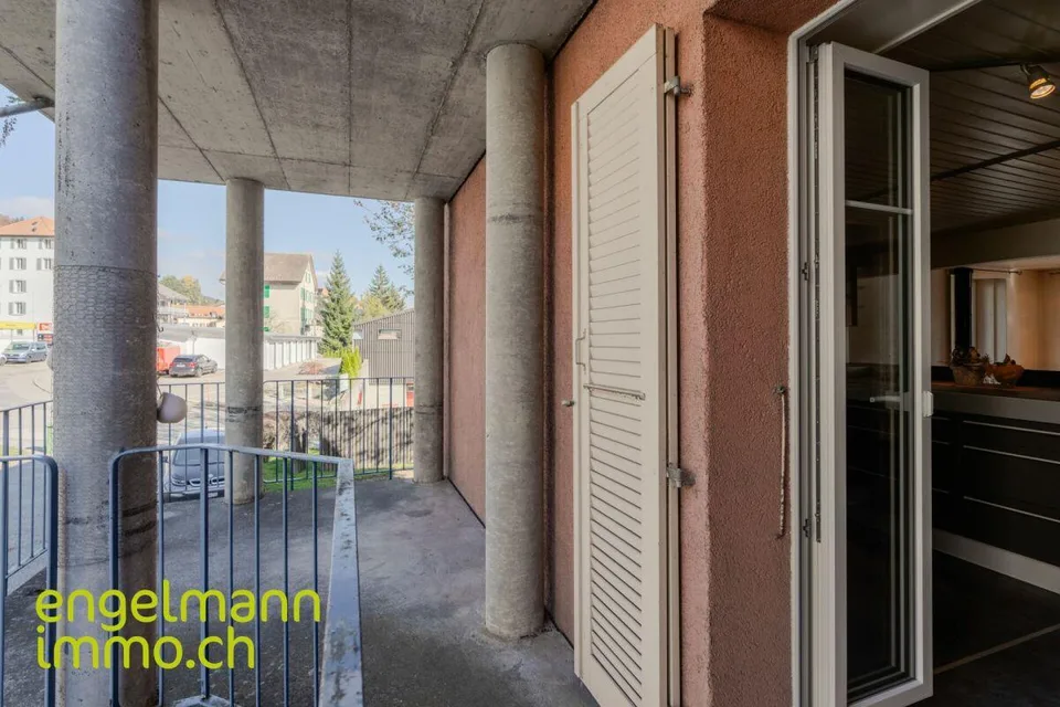 Spacieux appartement en duplex de 8.5 pièces / Grosse 8.5-Zimmer Duplexwohnung – Foto 8 von 16
