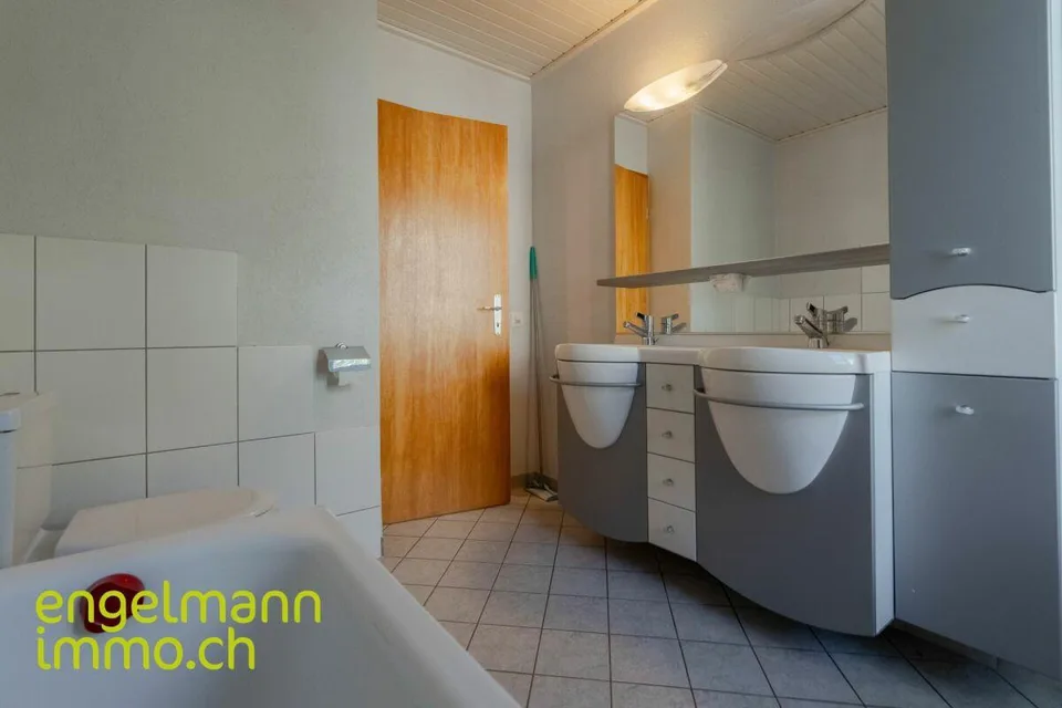 Spacieux appartement en duplex de 8.5 pièces / Grosse 8.5-Zimmer Duplexwohnung – Foto 14 von 16