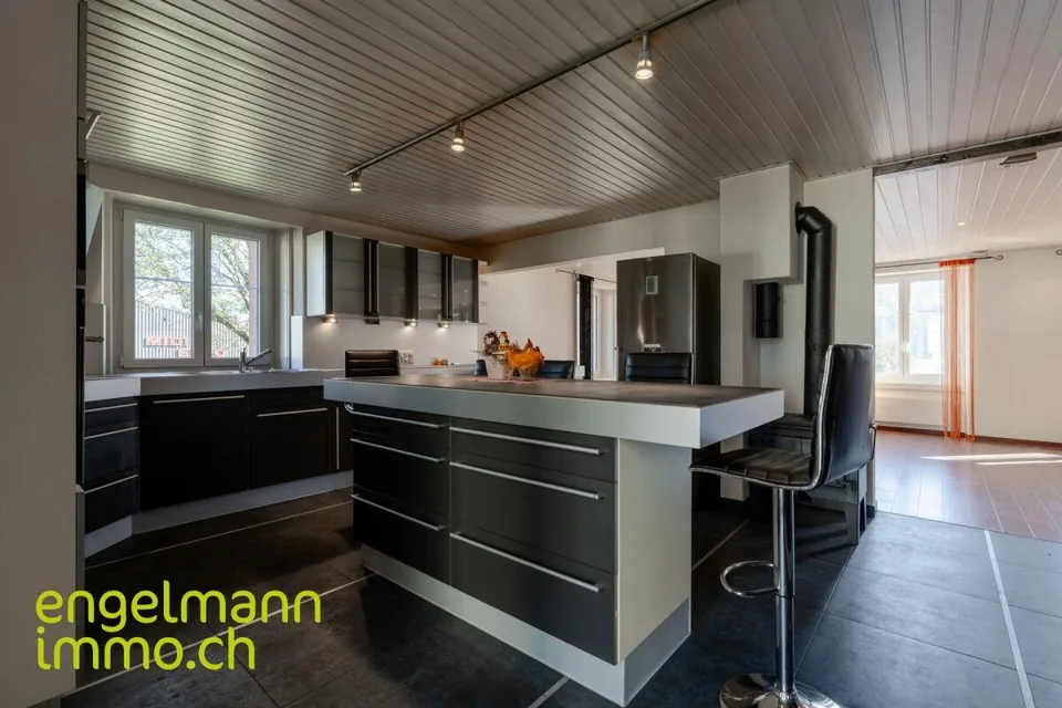 Spacieux appartement en duplex de 8.5 pièces / Grosse 8.5-Zimmer Duplexwohnung – Foto 6 von 16