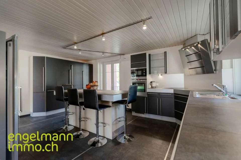 Spacieux appartement en duplex de 8.5 pièces / Grosse 8.5-Zimmer Duplexwohnung – Foto 7 von 16
