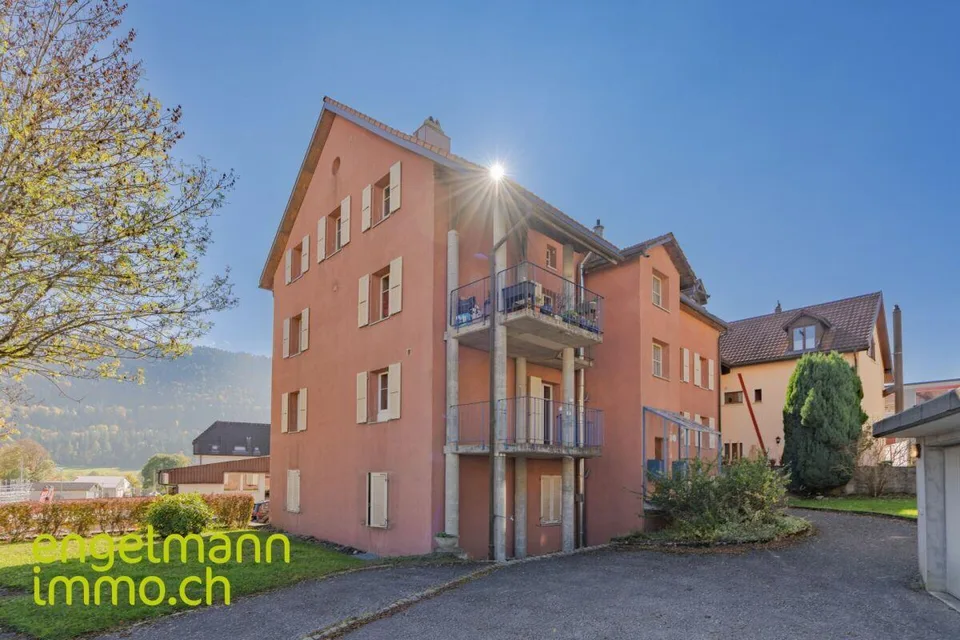 Spacieux appartement en duplex de 8.5 pièces / Grosse 8.5-Zimmer Du...