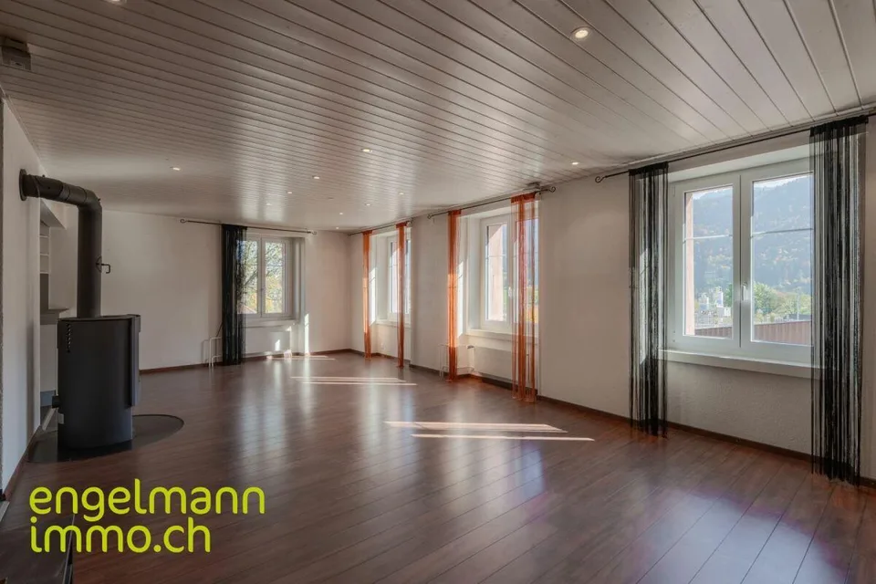 Spacieux appartement en duplex de 8.5 pièces / Grosse 8.5-Zimmer Duplexwohnung