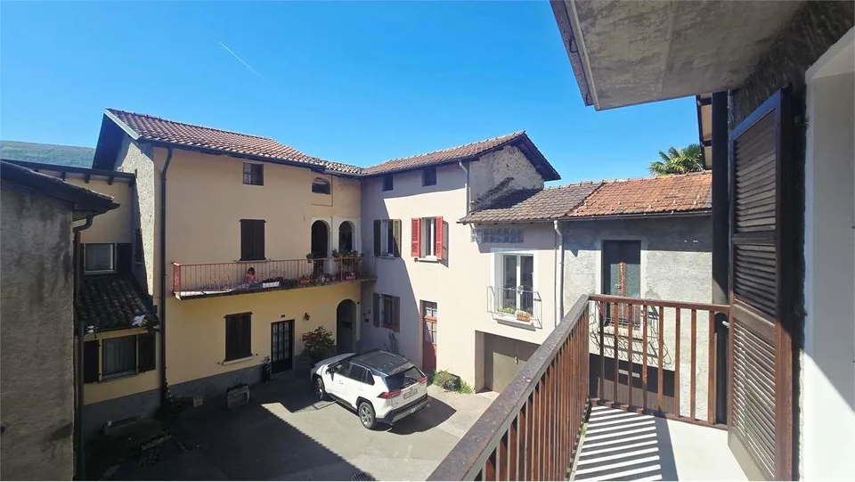 Nucleo di Vezia: casa 3 livelli rinnovata con charme ticinese
