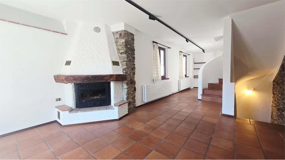 Nucleo di Vezia: casa 3 livelli rinnovata con charme ticinese