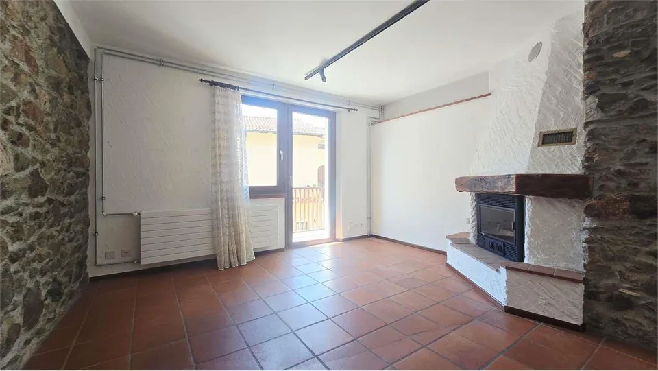 Nucleo di Vezia: casa 3 livelli rinnovata con charme ticinese