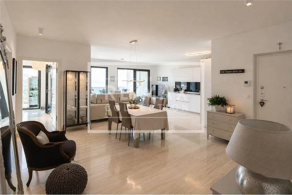 4.5-Zimmer Luxuswohnung mit Seeblick