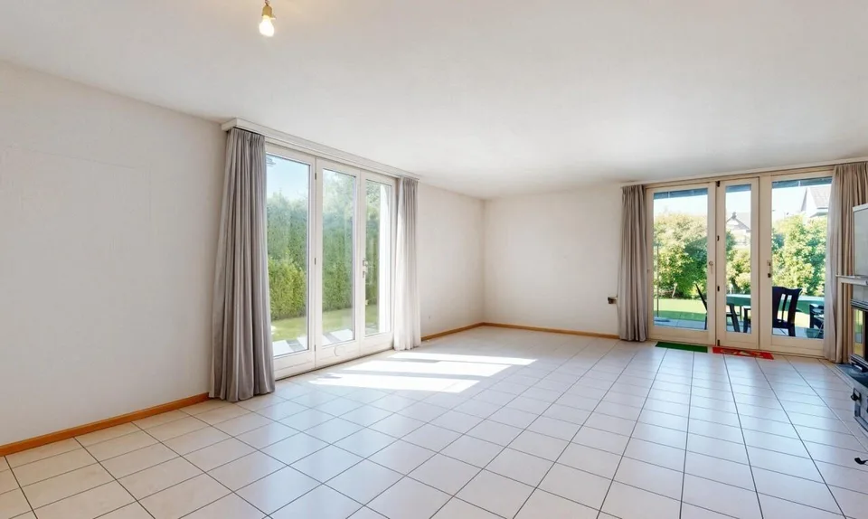 Freistehendes EFH mit Gartenidylle und separate Garage