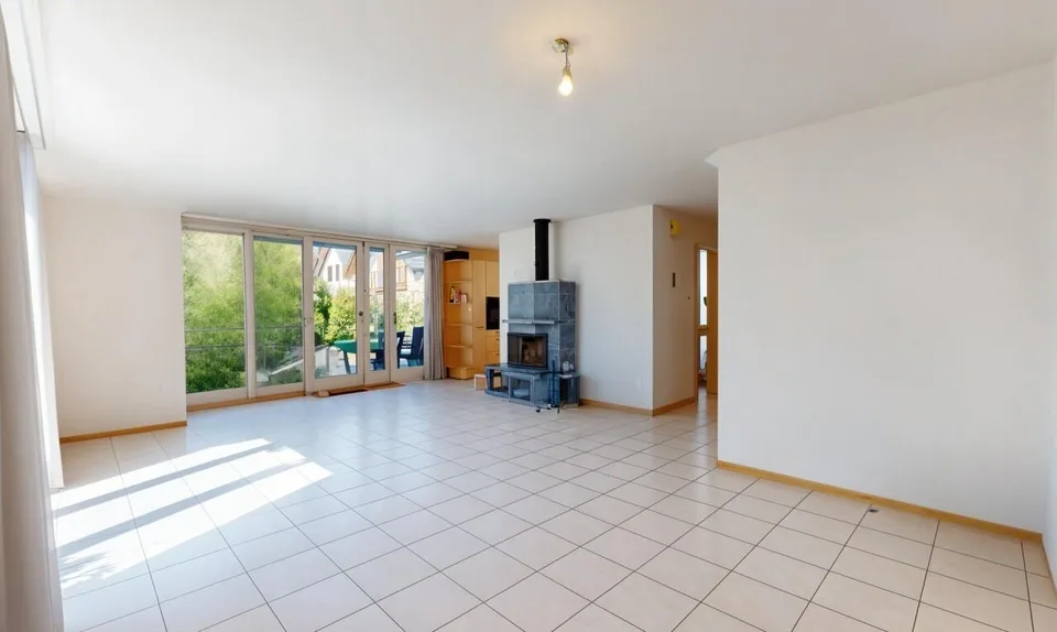 Freistehendes EFH mit Gartenidylle und separate Garage