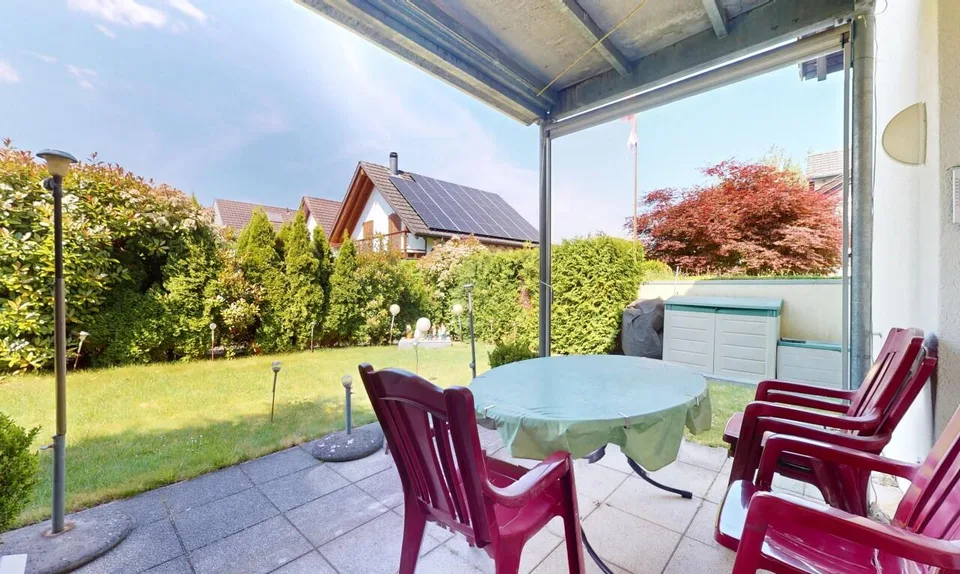 Freistehendes EFH mit Gartenidylle und separate Garage