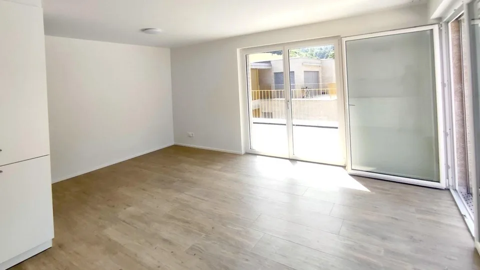 Appartamento moderno di 2,5 locali in attico con terrazza spaziosa a Waldenburg