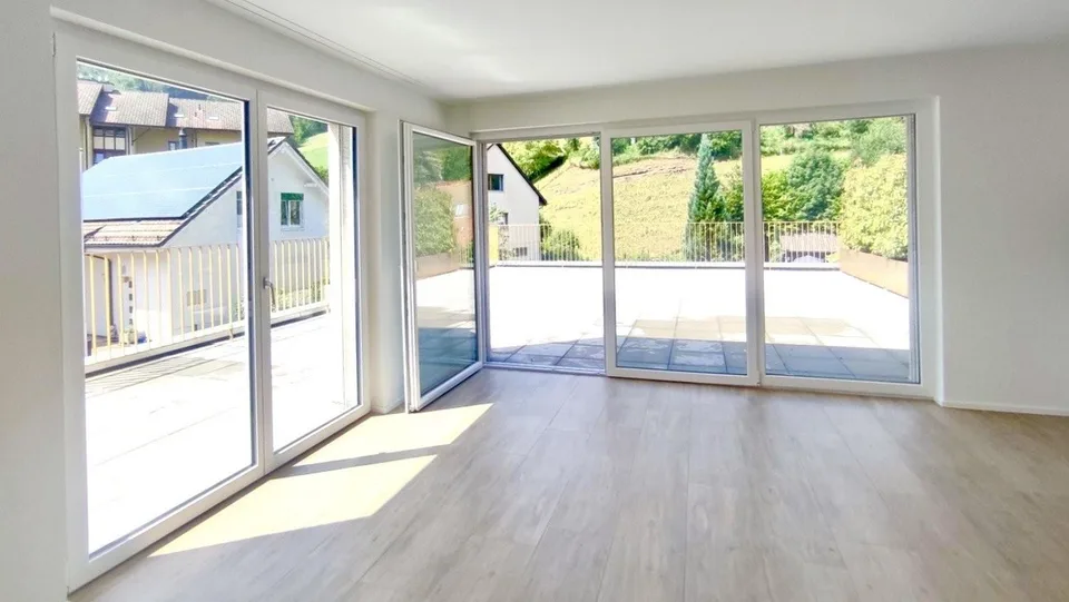 Appartamento moderno di 2,5 locali in attico con terrazza spaziosa a Waldenburg