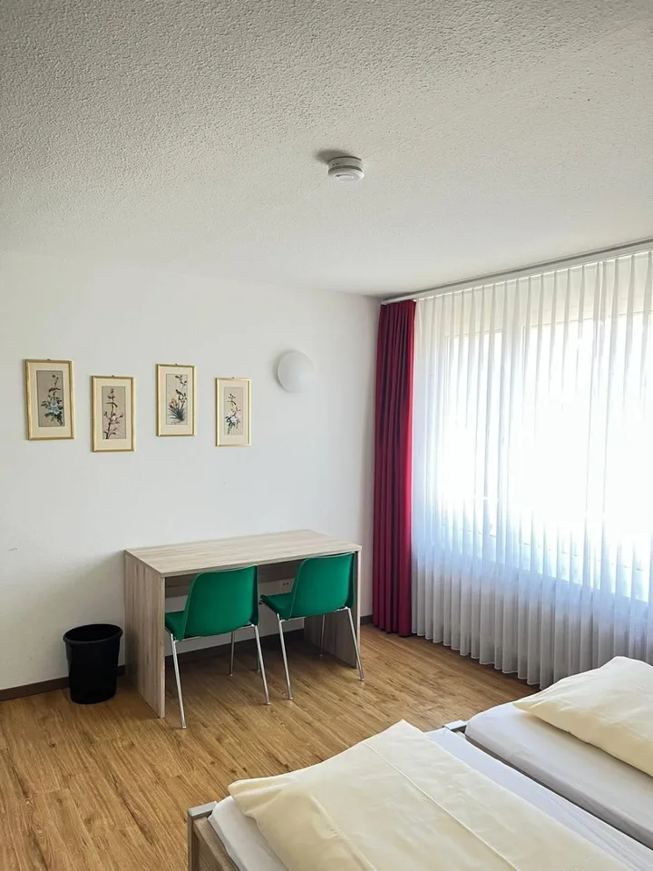 Möblierte Zimmer mit Hotelservice