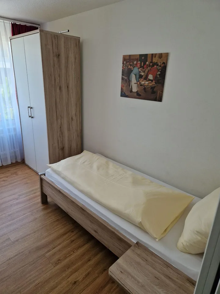 Möblierte Zimmer mit Hotelservice