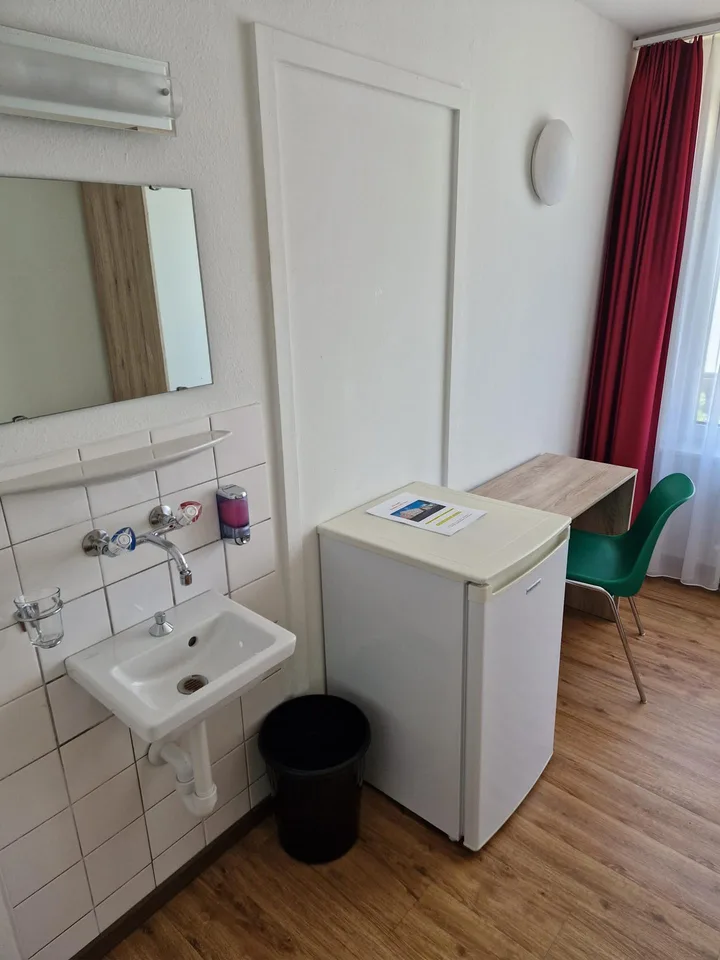 Möblierte Zimmer mit Hotelservice