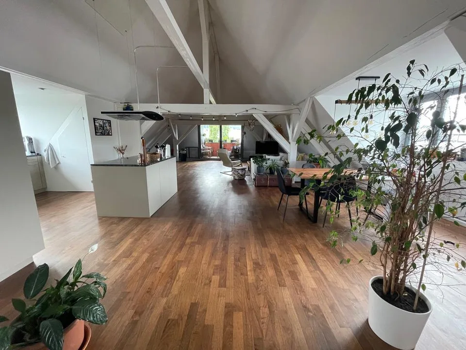 Bel appartement mansardé à louer à Liebefeld