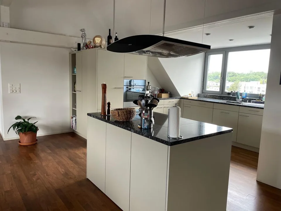 Bel appartement mansardé à louer à Liebefeld