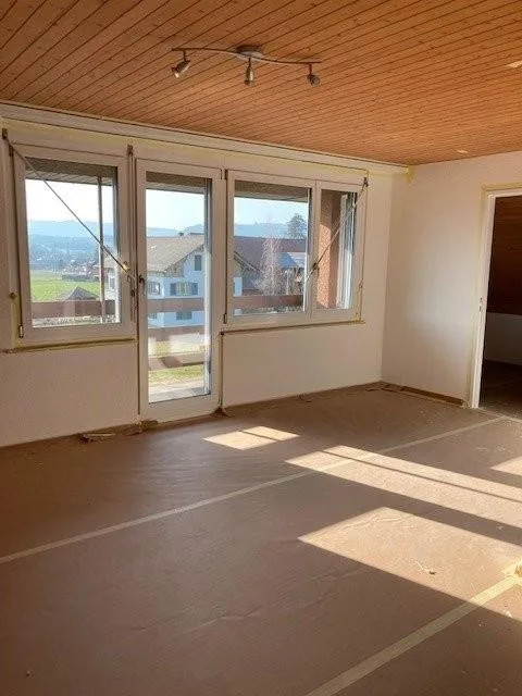 Grosszügige 2.5 Zimmer-Dachwohnung in Oppligen