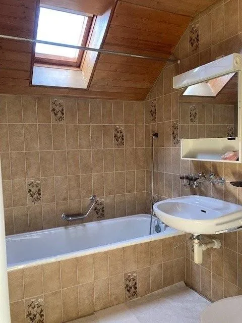 Grosszügige 2.5 Zimmer-Dachwohnung in Oppligen