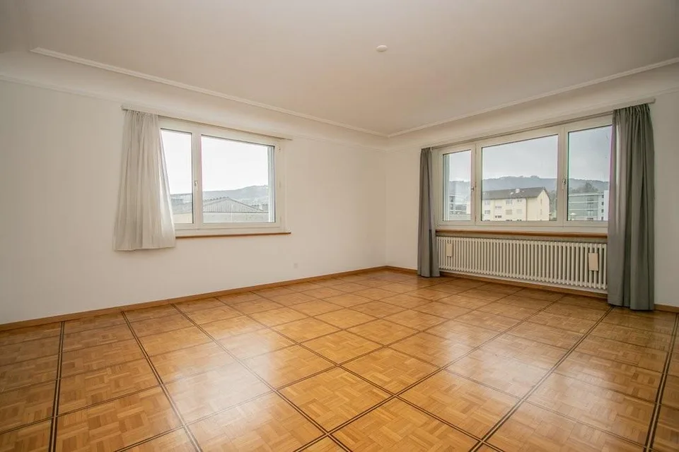 Grosszügige 4,5 Zimmer Wohnung mit Balkon und Nähe zum Bodensee