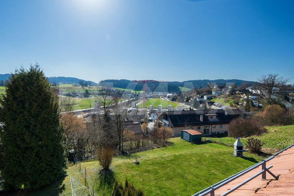 Einseitig angebautes Einfamilienhaus mit Wintergarten