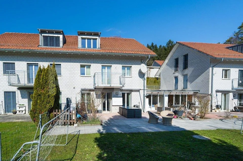 Einseitig angebautes Einfamilienhaus mit Wintergarten