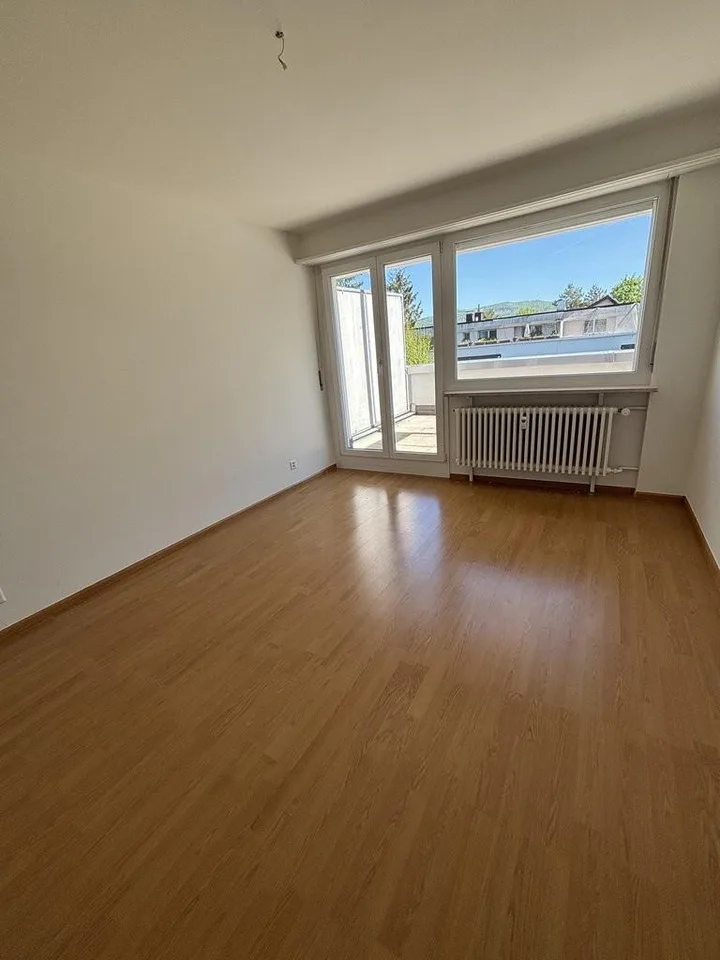 Appartamento in mansarda parzialmente ristrutturato con vista sul verde – foto 8 di 9